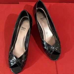 Impo Women's Glossy Black Peep Toe Heels